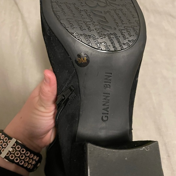 Dillard’s Black Velvet Ankle Boots 3in Heel Size 9 - Picture 3 of 3